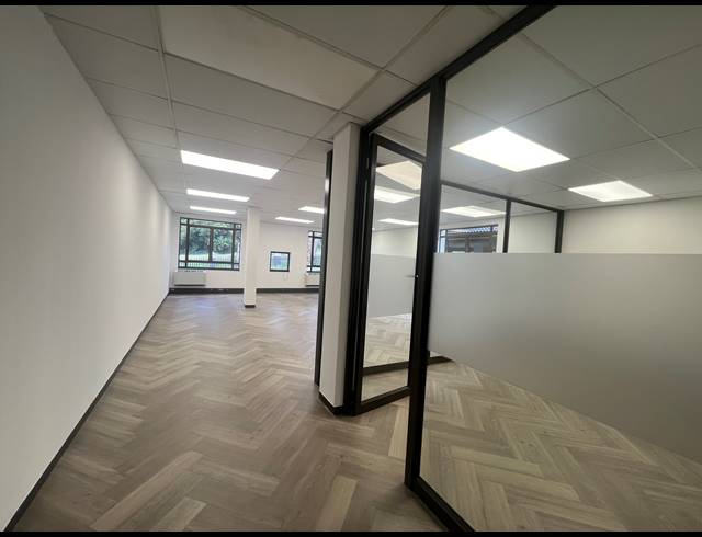 89M² OFFICE TO LET IN HYDE PARK